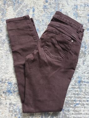 Brody Jeans in Deep Wine